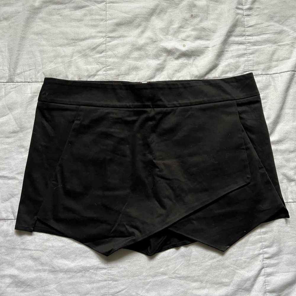Black Skort